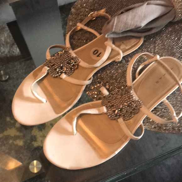 Tahari Sandals - Picture 1 of 3